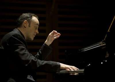 Leon McCawley (piano)